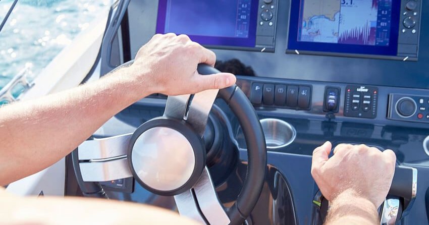 Quicksilver Activ 875 Sundeck