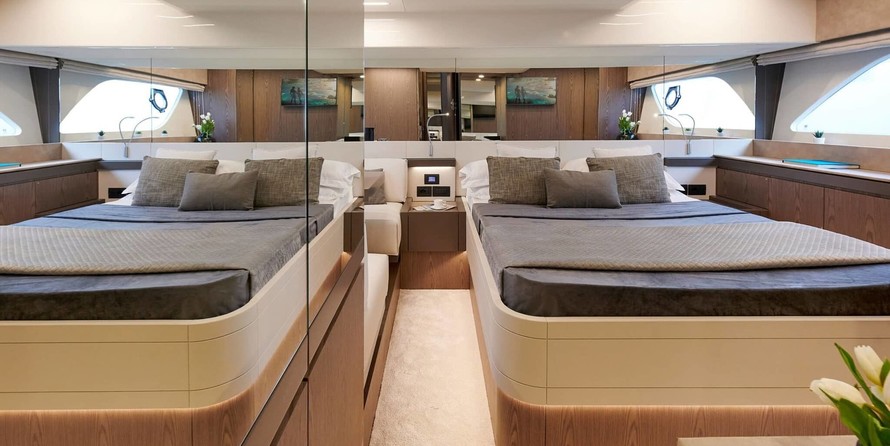 Ferretti 550