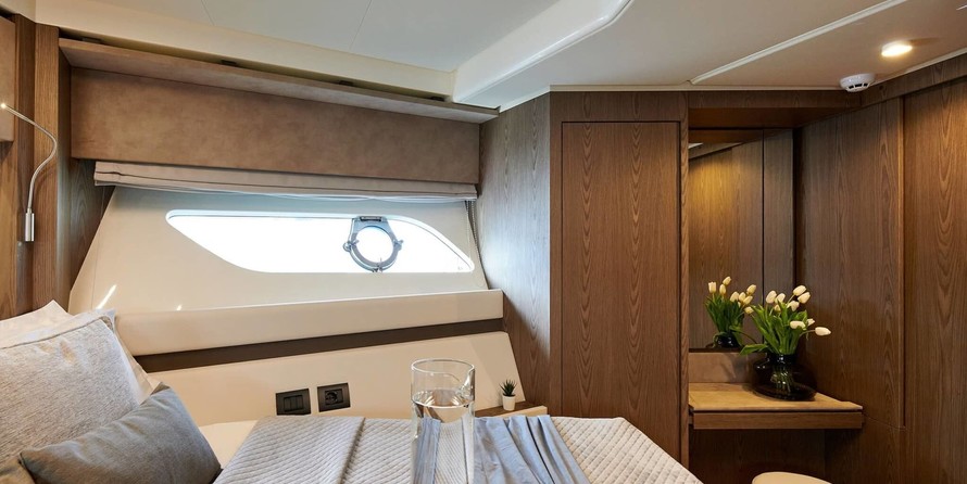 Ferretti 550