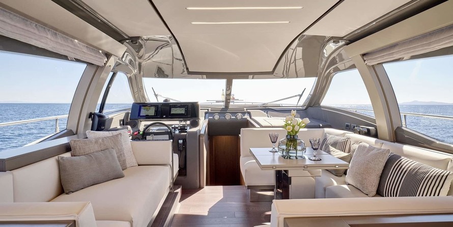Ferretti 550