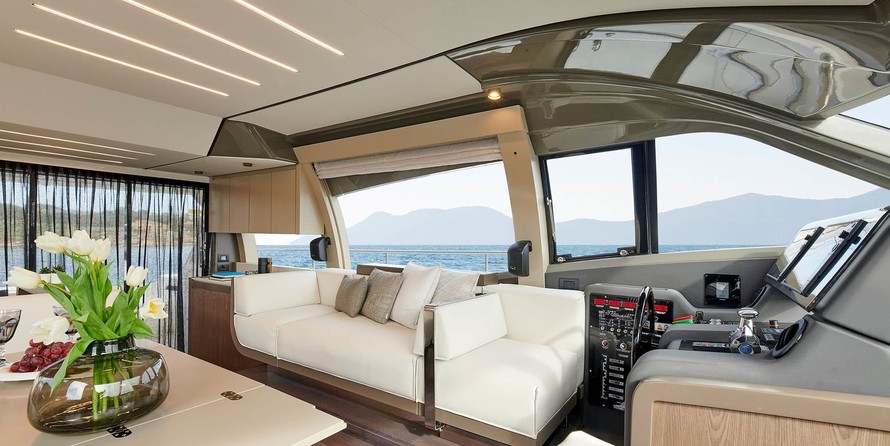 Ferretti 550