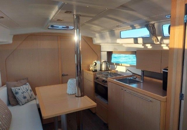 Beneteau Oceanis 35