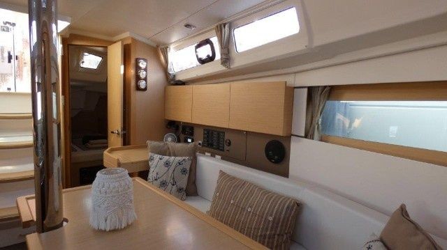 Beneteau Oceanis 35