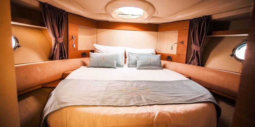 Azimut 43