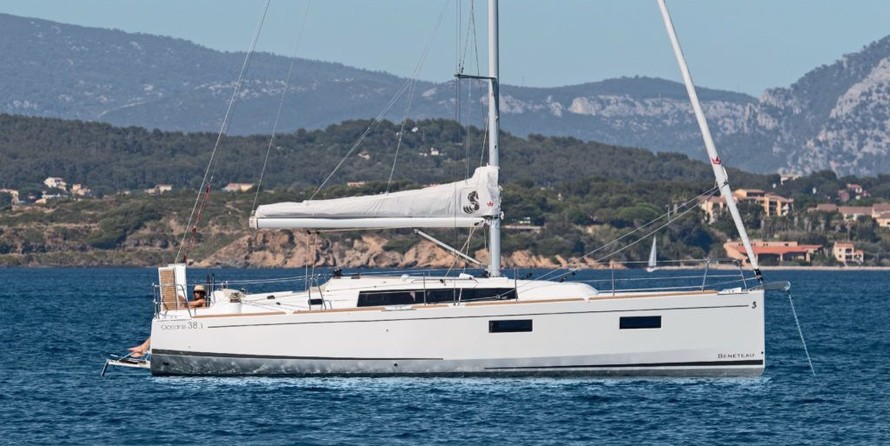 Beneteau Oceanis 38