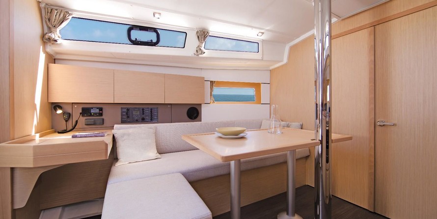Beneteau Oceanis 38