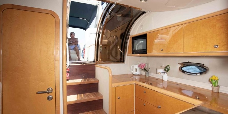 Sunseeker Mustique 42