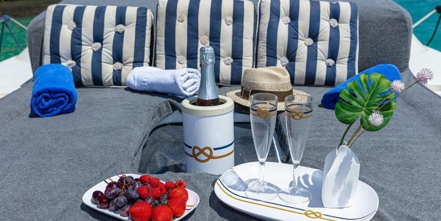 Sunseeker Mustique 42