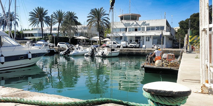 Sunseeker Mustique 42