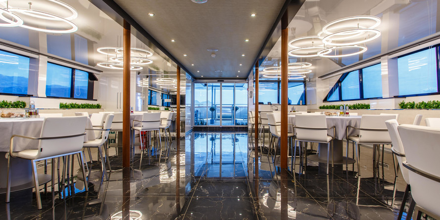 Luxury motor yacht pearl 60