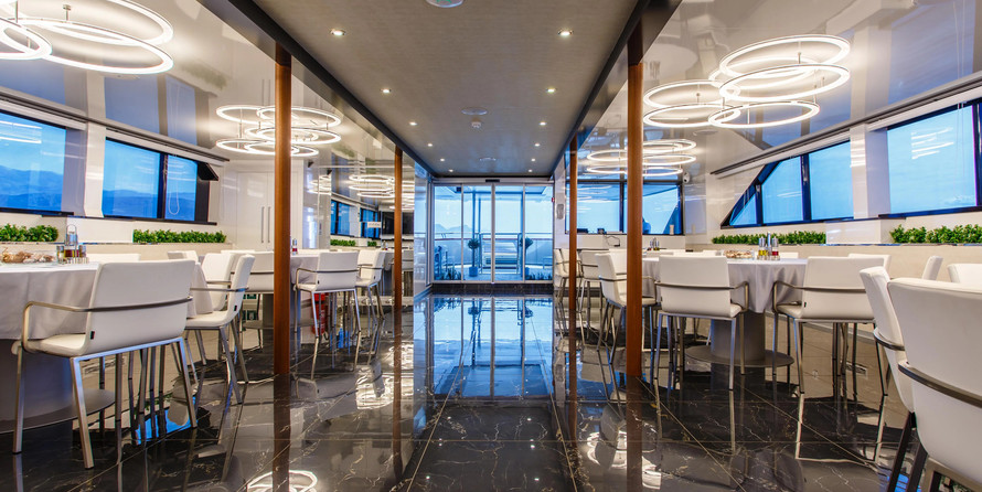 Luxury motor yacht pearl 60