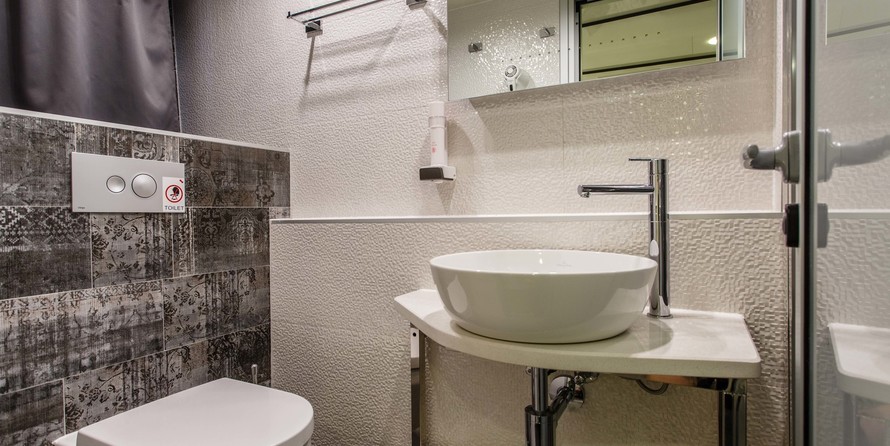 Luxury motor yacht pearl 60