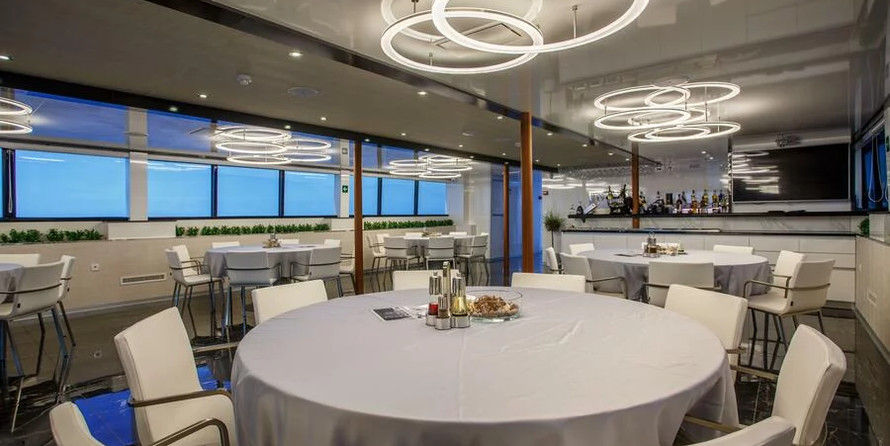 Luxury motor yacht pearl 60