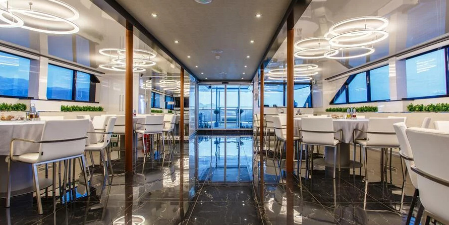 Luxury motor yacht pearl 60