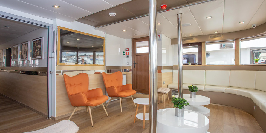 Luxury motor yacht pearl 60