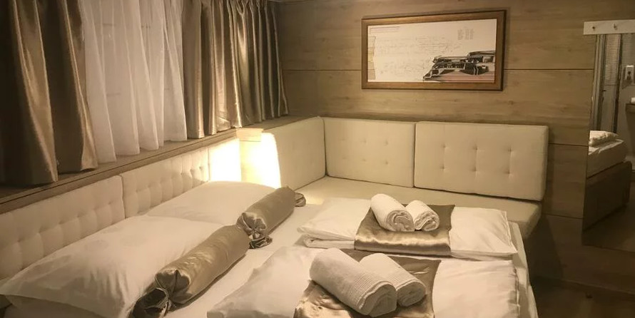 Luxury motor yacht pearl 60