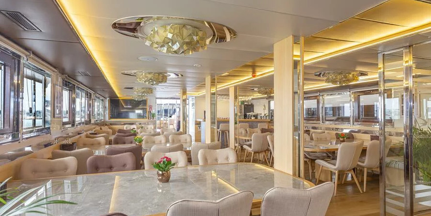 Luxury motor yacht pearl 60