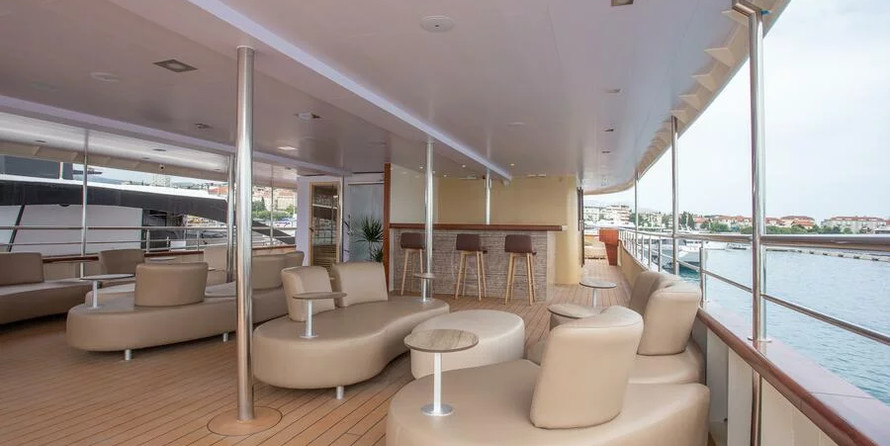 Luxury motor yacht pearl 60