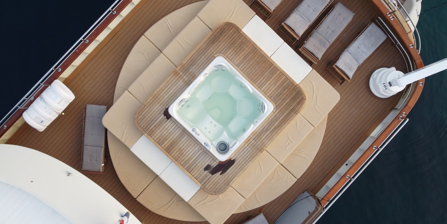 Luxury motor yacht pearl 60