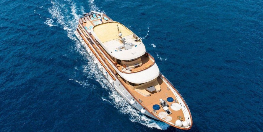 Luxury motor yacht pearl 60