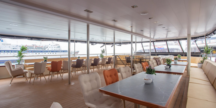 Luxury motor yacht pearl 60