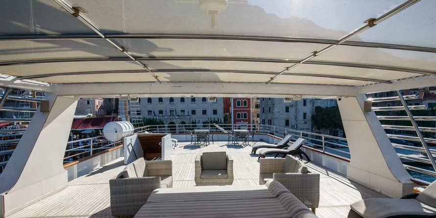 Luxury motor yacht pearl 60