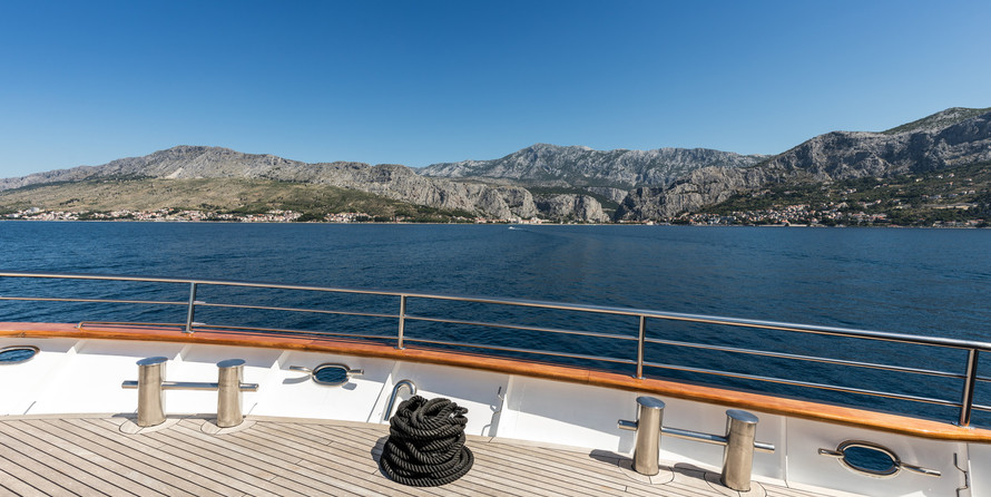 Luxury motor yacht pearl 60