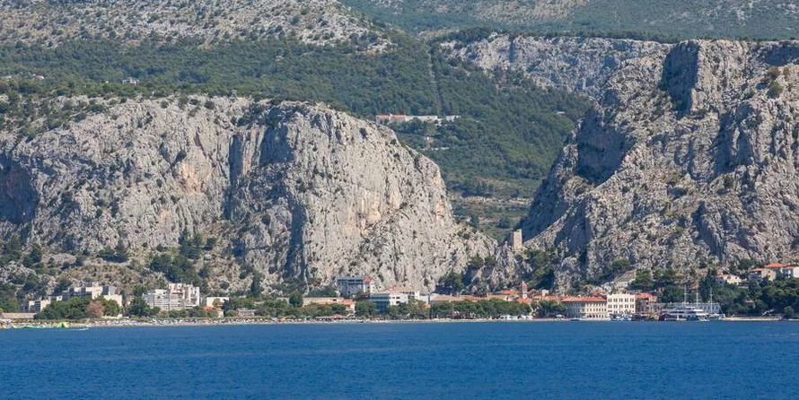 Luxury motor yacht pearl 60