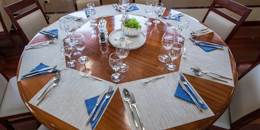 Luxury motor yacht pearl 60