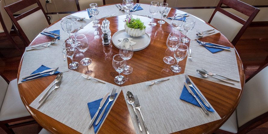 Luxury motor yacht pearl 60