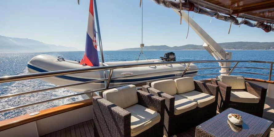 Luxury motor yacht pearl 60
