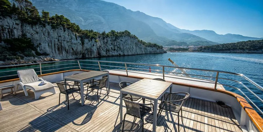 Luxury motor yacht pearl 60