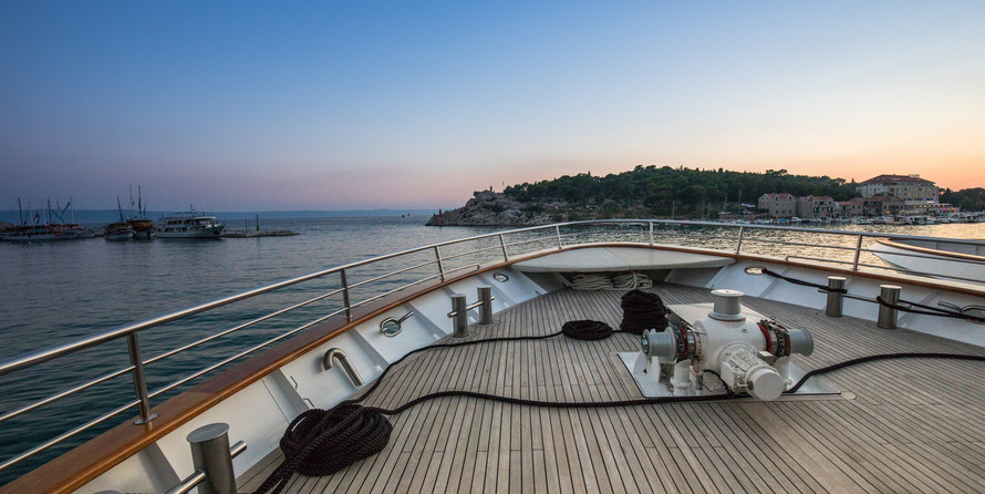 Luxury motor yacht pearl 60