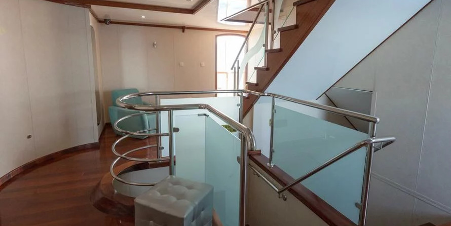 Luxury motor yacht pearl 60