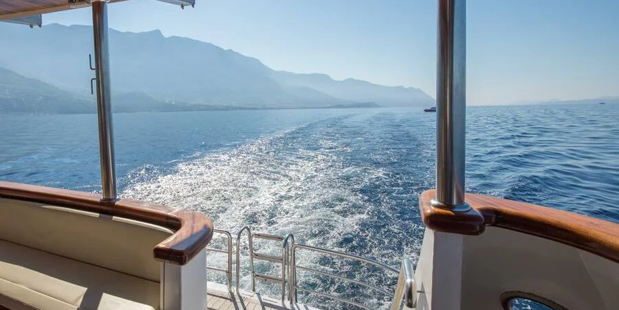 Luxury motor yacht pearl 60