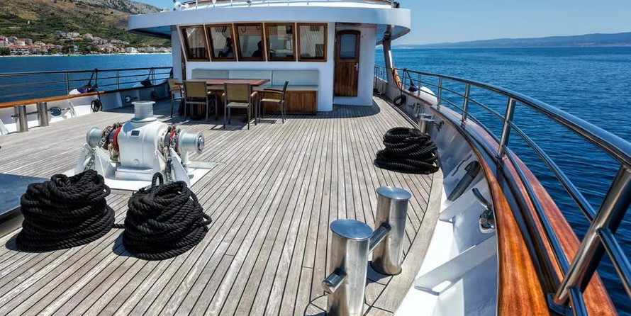 Luxury motor yacht pearl 60