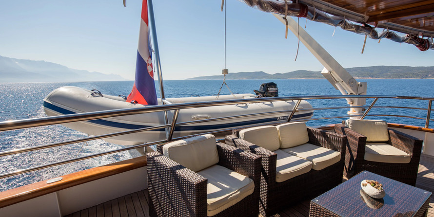 Luxury motor yacht pearl 60