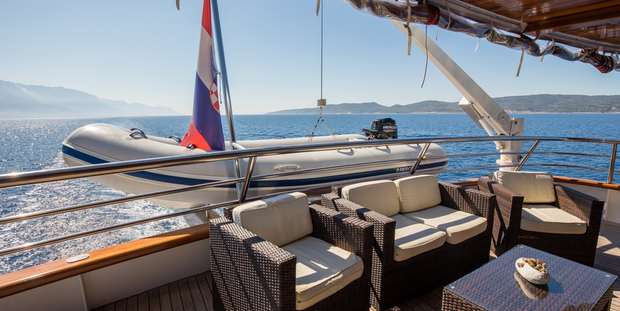 Luxury motor yacht pearl 60
