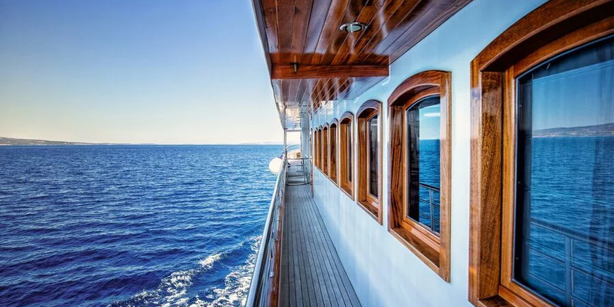 Luxury motor yacht pearl 60