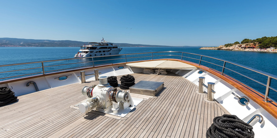 Luxury motor yacht pearl 60