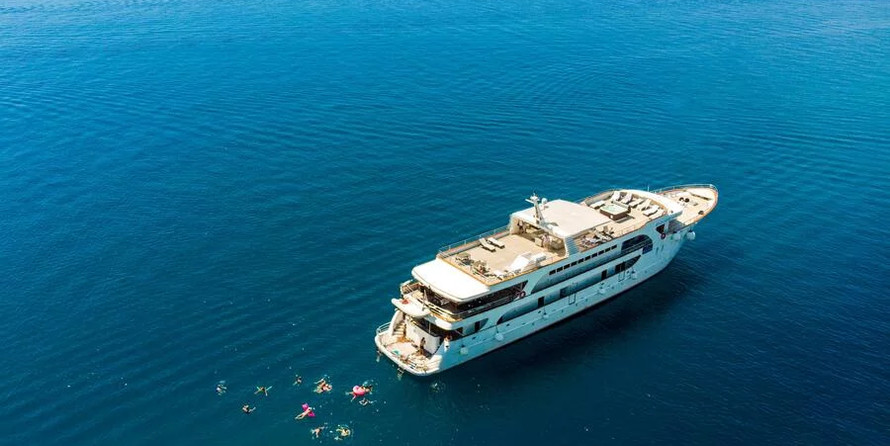 Luxury motor yacht pearl 60