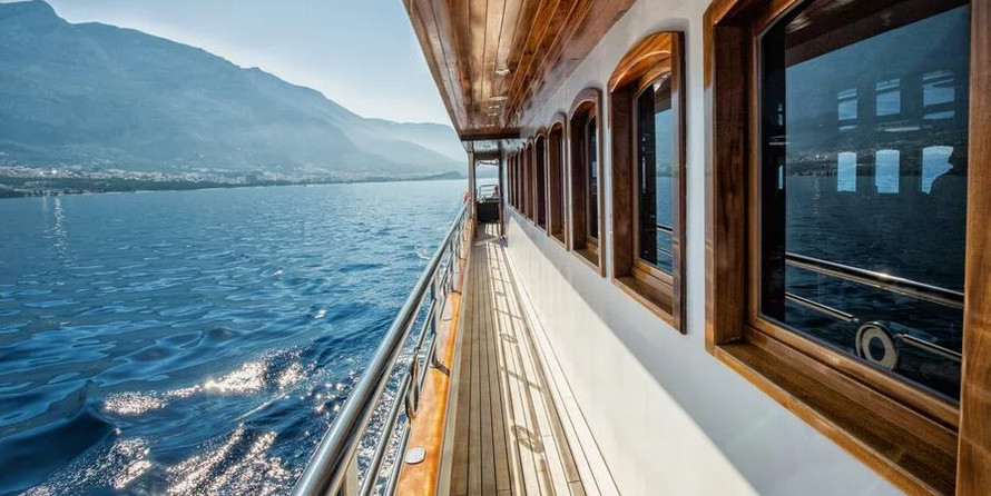 Luxury motor yacht pearl 60