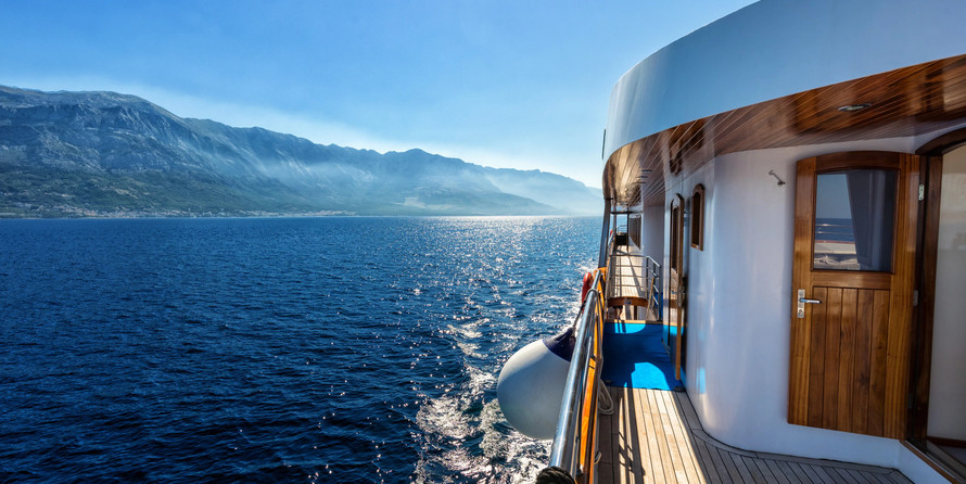 Luxury motor yacht pearl 60