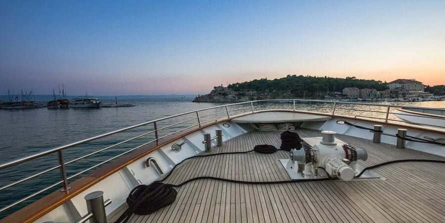 Luxury motor yacht pearl 60