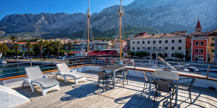 Luxury motor yacht pearl 60