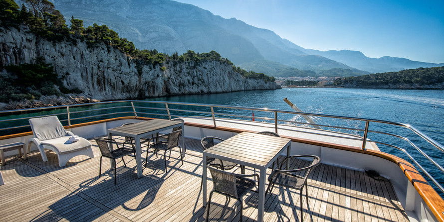 Luxury motor yacht pearl 60