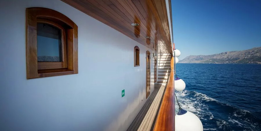 Luxury motor yacht pearl 60