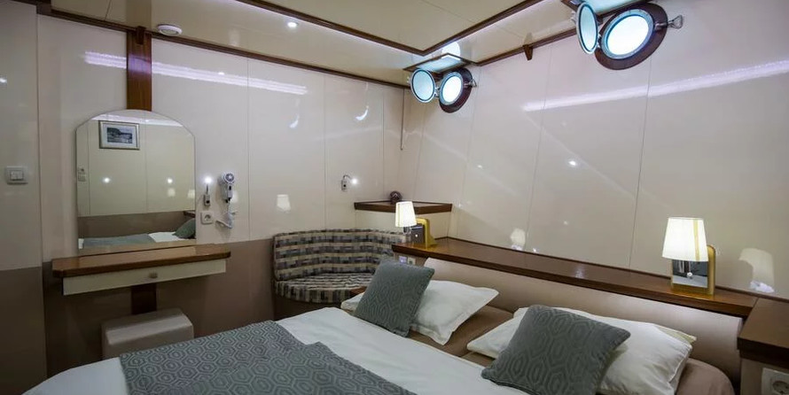 Luxury motor yacht pearl 60