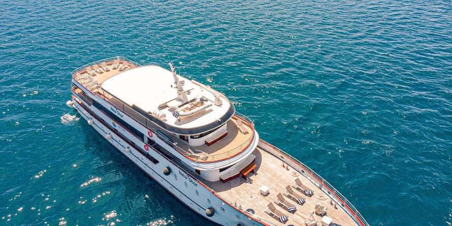 Luxury motor yacht pearl 60