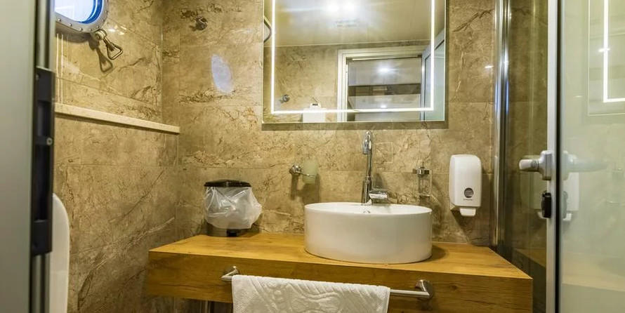 Luxury motor yacht pearl 60